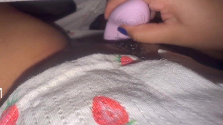 sofiasexxx: Moje růžová a mokrá kundička potřebuje masáž, aby odstranila stres