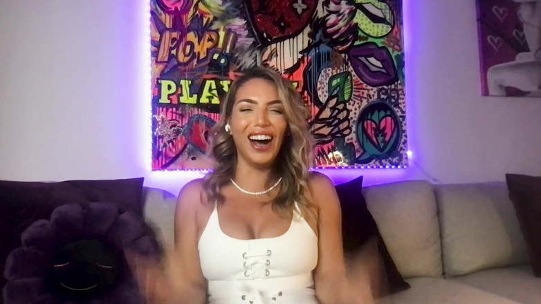 Pillow Talk: Ara Queen Bae is de heetste slechterik die er is!