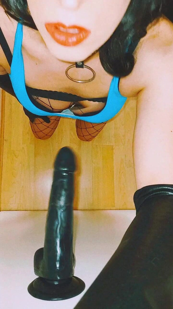 Tammy sissy slave: Huấn luyện dương vật giả