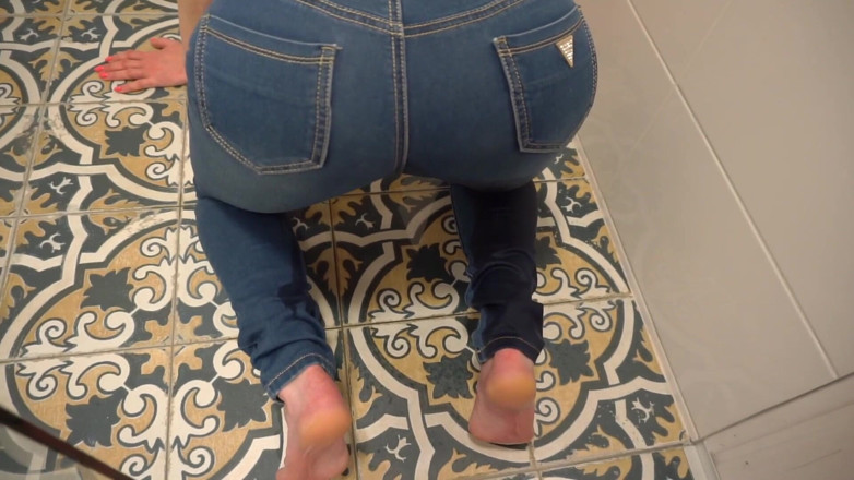 Aqua Pola: Wetting my jeans and give him my booty for pee...