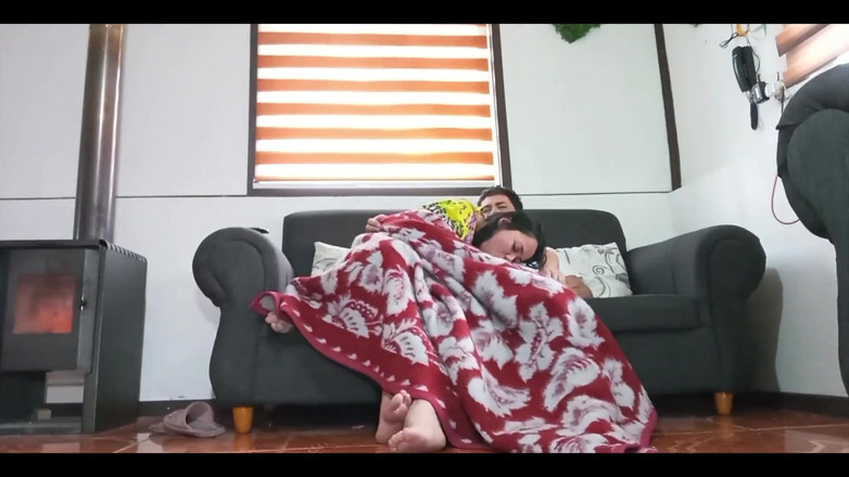 BBW Kelly Mom: 我和继母一起看电影，我们开始做爱。