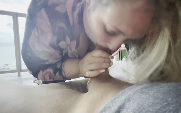 DaddysLittleSluts: Soție mare și frumoasă muie cu înghițire de spermă cu un zâmbet!