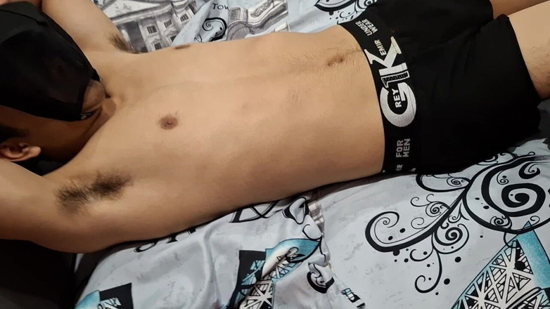 Bare skin man: Gelitik Kejam Dalam Aksi Penuh