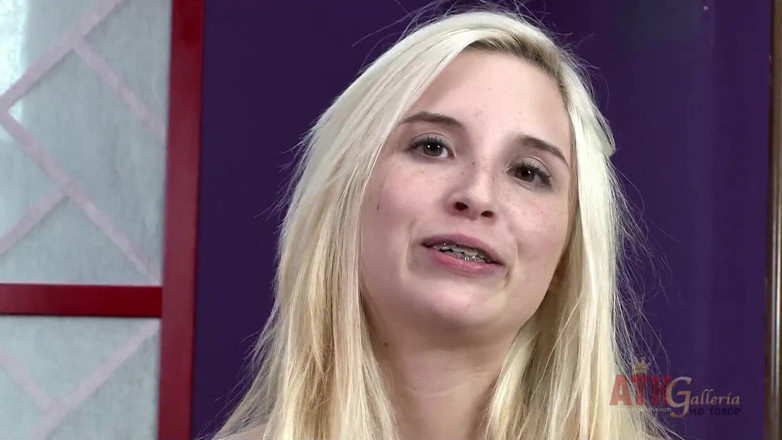 ATK Fans (Solo): Ragazza con belle tette si gode il divertimento da solista