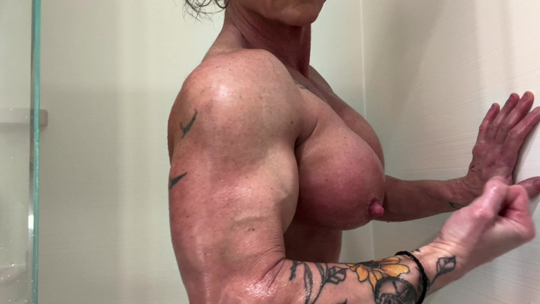 Kandylegsxxx: Kandys Muscle Worship Shower Time