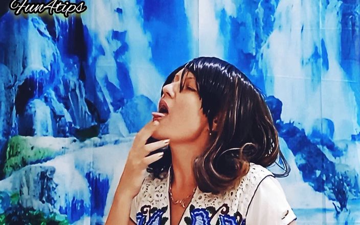 Bolly Karma: Une MILF sexy aime le goût du sperme