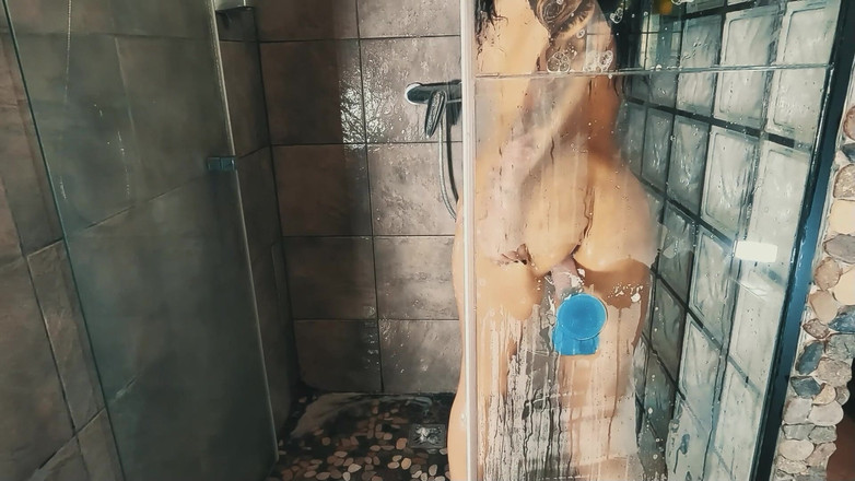 Miss Lilith devil: 내 딜도로 아침 샤워