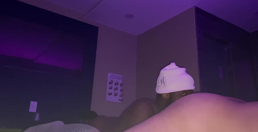 Candy Licker: ぽっちゃりファンのお尻を食べる