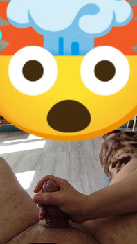Cel mai bun prieten al meu mă masturbează să testez uleiul de cocos