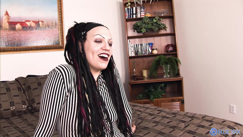 Blue Girls XXX: Hippy kočka Charlie si hraje se svou kundou