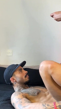 Ricky xl трахає Azael Maluma без презерватива
