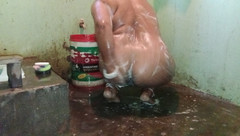 Husband wife: Kakak ipar india lagi mandi, aku lagi nontonin dia diam-diam,...