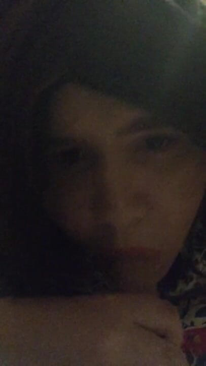 BifloXXX: Brunette crossdresser deepthroat dildo