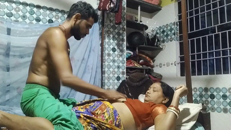 Indian anty hot sex: The Stepmother Had Sex with Her Husband While Wearing a...