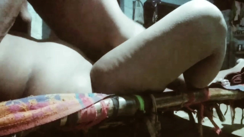 Rakhi3e: Můj kamarád se mnou měl sex v den Holi.