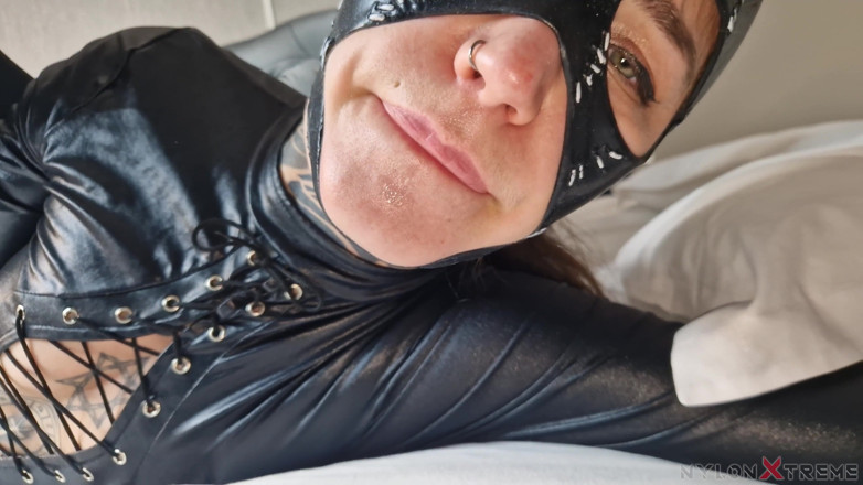 Nylon Xtreme: POV Marigalore เป็น Catwoman เย็ดไนลอน