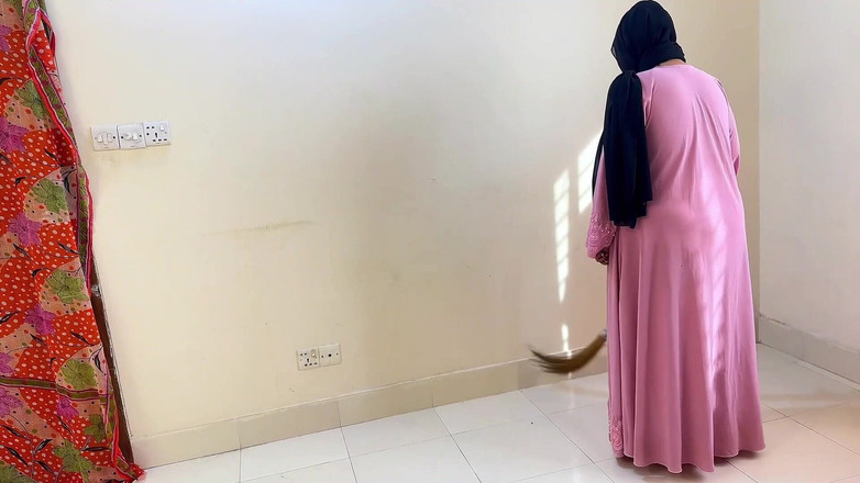 Aria Mia: Hotell svepande tjej fångade mig ryckandes av då jag överraskar att...