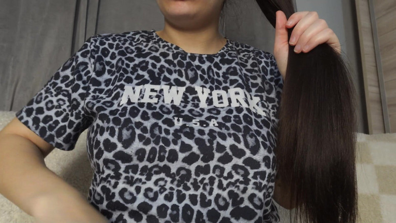 AmayaMori: Lo stile i capelli e sistemo le unghie perché sono...