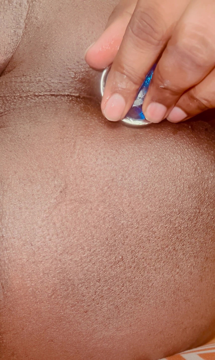 Bareback Sam: 用肛塞操我的印度屁股