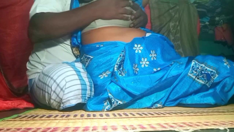 Priyanka314: Une femme au foyer desi se doigte par son copain
