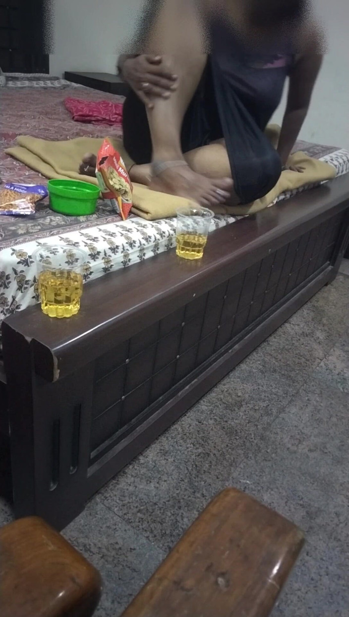 Tamil lesbian: Грязные разговоры с закусками