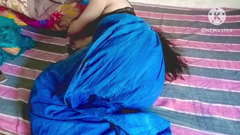 Ankurpriya000: 母の若さを見て、誰もが拳を叩き始めた。ホットな継母のセクシーな体を