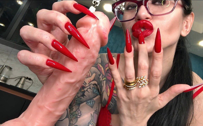 Long Red Nails, Sharp Claws, Fingers Sucking and Hot Handjobs (Julia domaina)