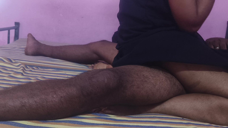 VillageBlackfairy: 남친과 섹스하는 배다른 여동생