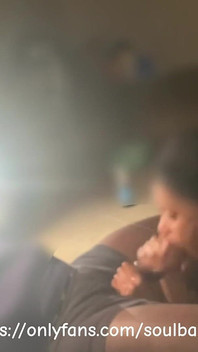 Они всегда говорят, что головка капота ударяет по-разному. Пришлось попробовать это, и я уверен, отсосал кожу с этого очень большого хуя