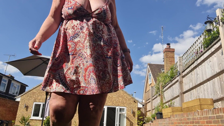 Uk Joolz: Mostrando essa bunda novamente