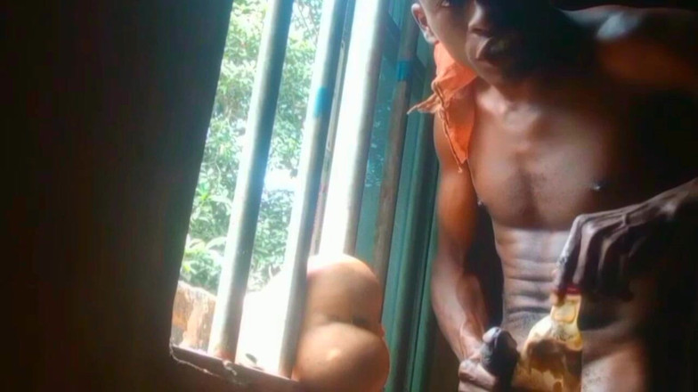 Bangcum8: Negru cu fundul mare face un bărbat să ejaculeze emoțional