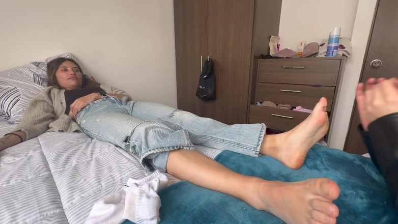 scarlettandc: Teman saya dan saya menikmati fetishnya mempermalukan saya dengan kaki...