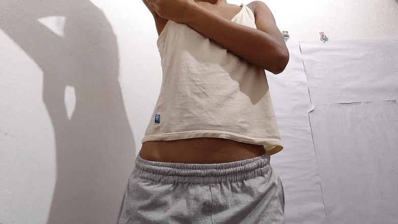 desigirl93: Visar upp mina vackra röda underkläder hemma. Del 2