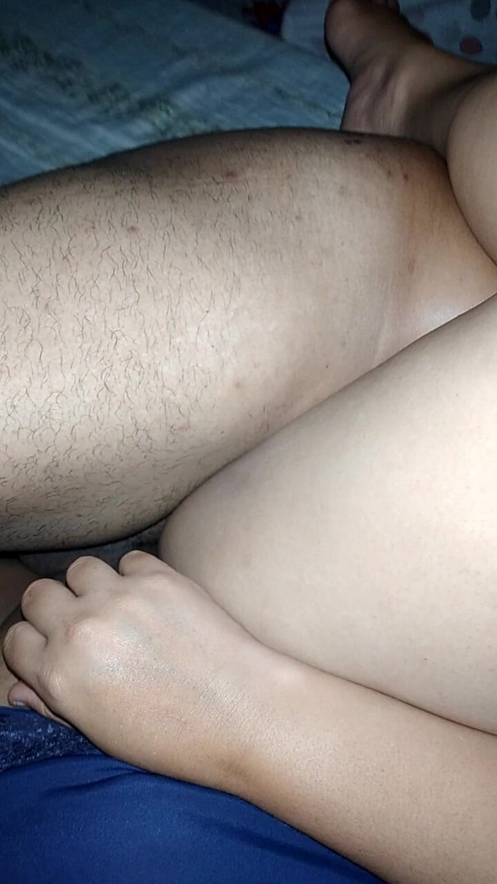 RealLoveX1: Büyük memeli esmer kadın yiyiciden yandan yumruk atmasını istedi!