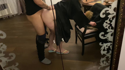 Producer Bear: Papa neukte me na een harde dag.