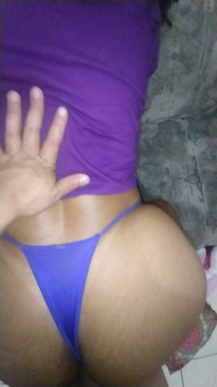 Jr and denies: Já mňam v obývacím pokoji mého přítele