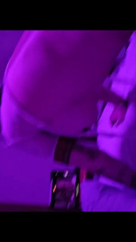 セクシーな双子の義理の妹が成熟したセクシーな衣装で誘惑し、セックスする