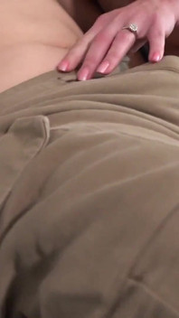 AuntJudysxxx - MILF si rambut coklat panas Nicole Blake menggoda nerd komputer