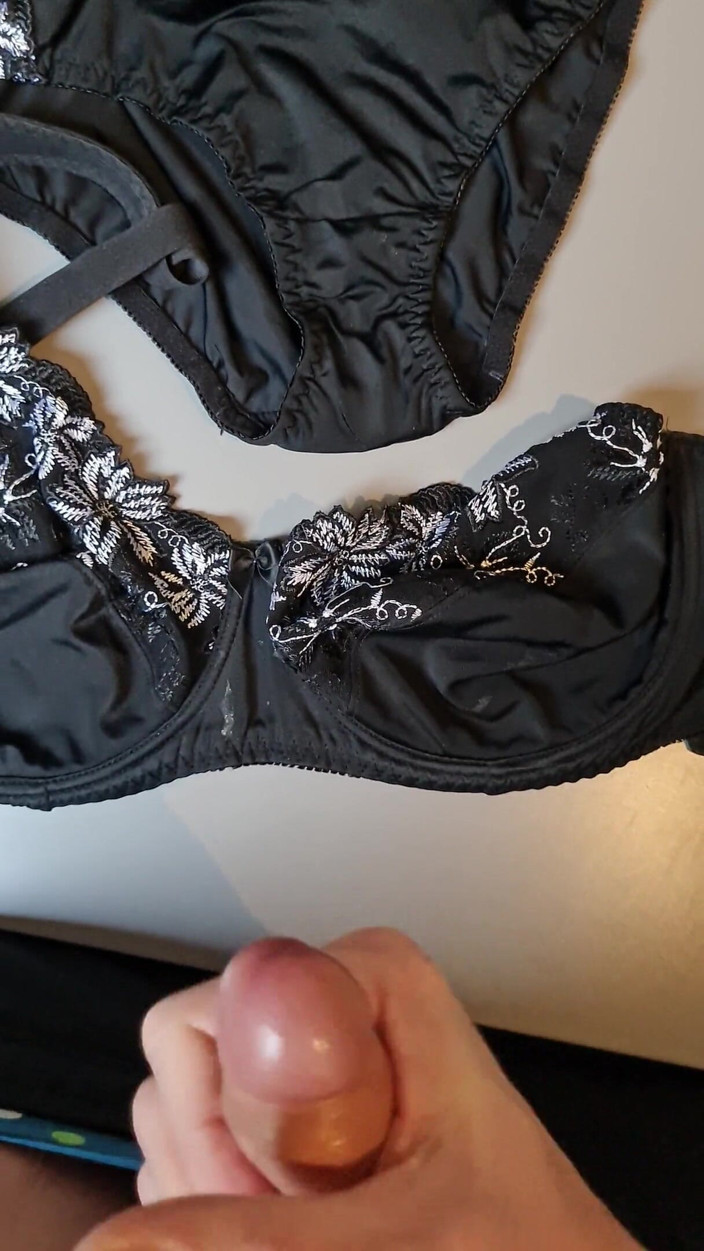 Adriaan: La nouvelle lingerie de ma femme est approuvée