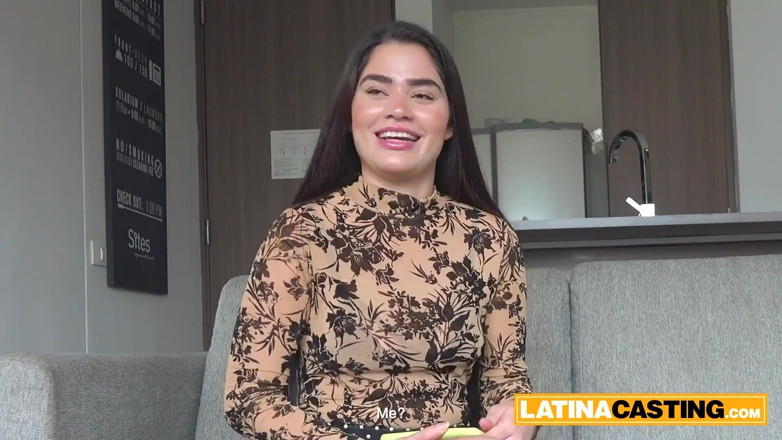 Latina Casting: Чудова латина тінка спіймана за мастурбацією під час кастингу і жорстко відтрахана після мінету