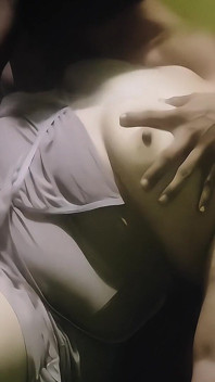 Esposa Traviesa Le Da Su Cuerpo a Otro Hombre