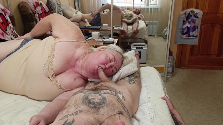 Zona901: la vicina succhia il mio cazzo fino a quando non...