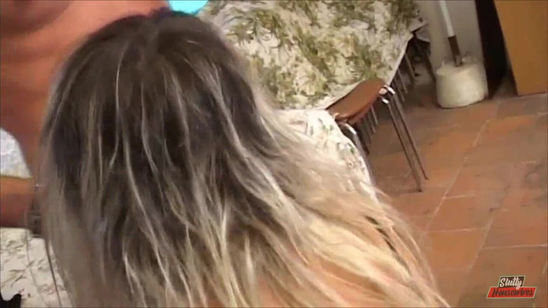 Vere Casalinghe Italia.: I blindfolded my wife and got her fucked by strangers