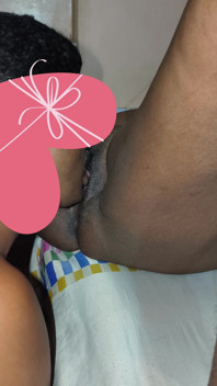 Varsha si diverte a leccare la figa