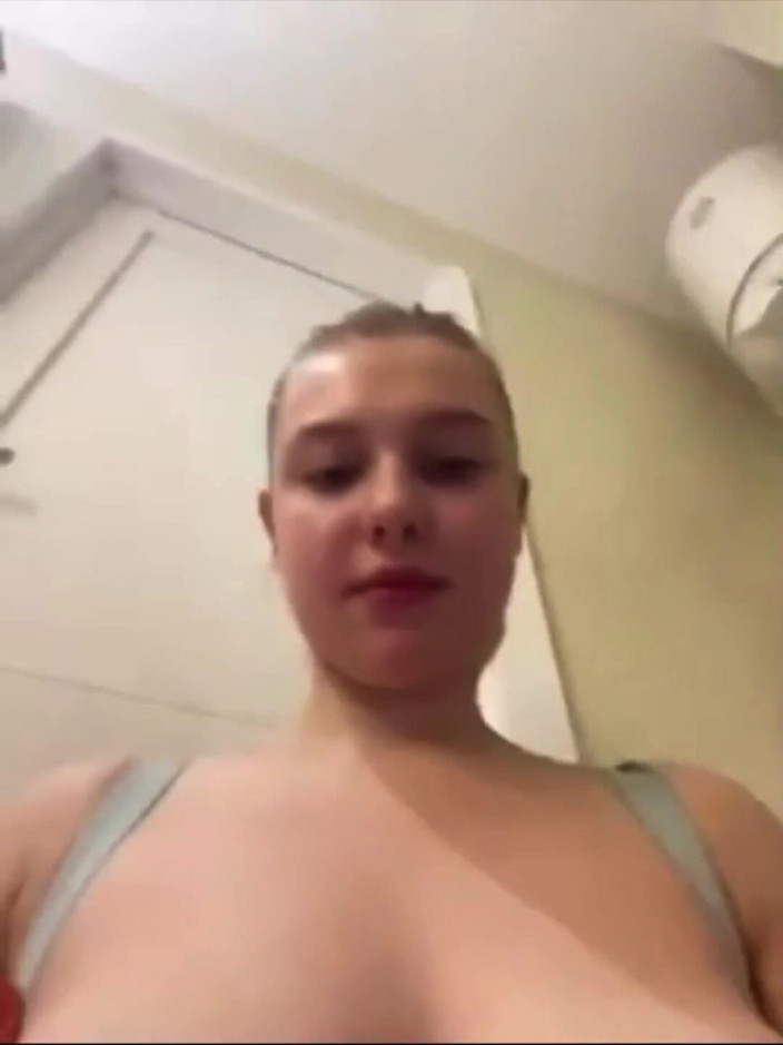 JuiceLussie: Sexy kouření s velkým robertkem