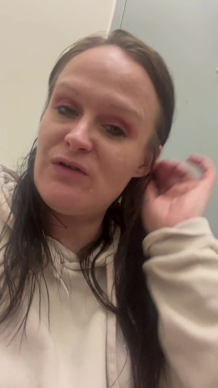 Sinful-Secrets: Care Aide在公共浴室休息时射精