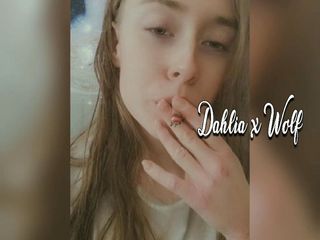Dahlia Wolf: Подборка курения 1