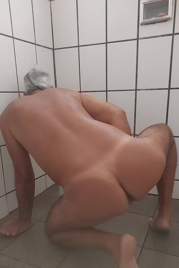 Ladysilvas: Ladysilva tomando té en directo desnuda en el baño, mostrando...