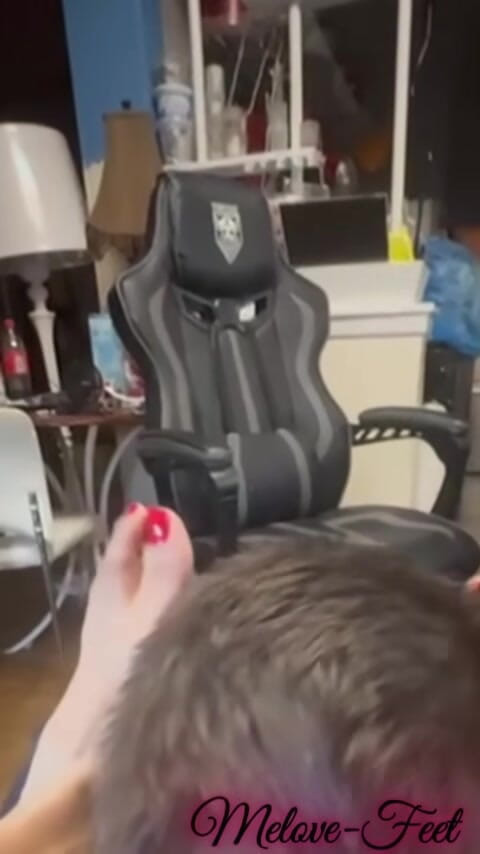 Naelor: Naelor Slurps na Melove Little Pussy část druhá