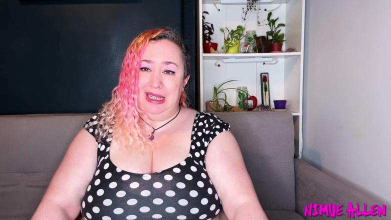 Nimue Allen: Masturbujte svými růžovými krajkovými kalhotkami pro mě